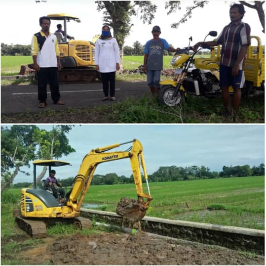 CAMAT NGOMBOL MONITORING NORMALISASI SALURAN AIR DI DESA WINGKOSANGGRAHAN