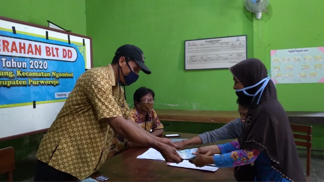 PENYALURAN BLT DD TAHAP 4 DESA  TANJUNG