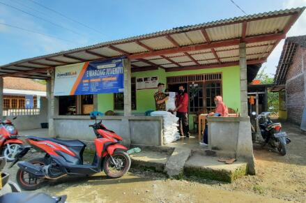 PENYALURAN BANTUAN PANGAN NON TUNAI KECAMATAN NGOMBOL