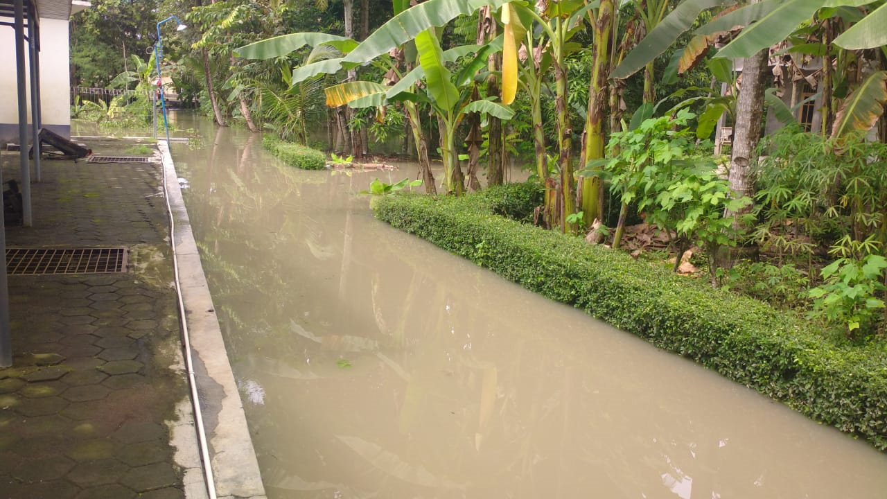 BANJIR LANDA DESA RINGGIT KECAMATAN NGOMBOL