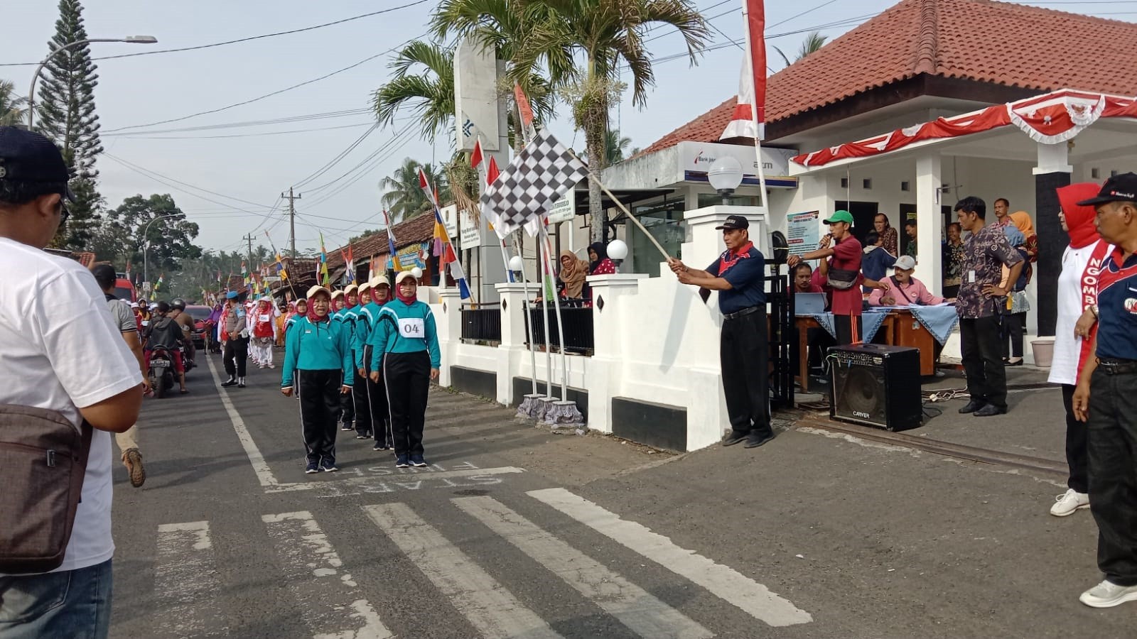 KECAMATAN NGOMBOL GELAR LOMBA GERAK JALAN