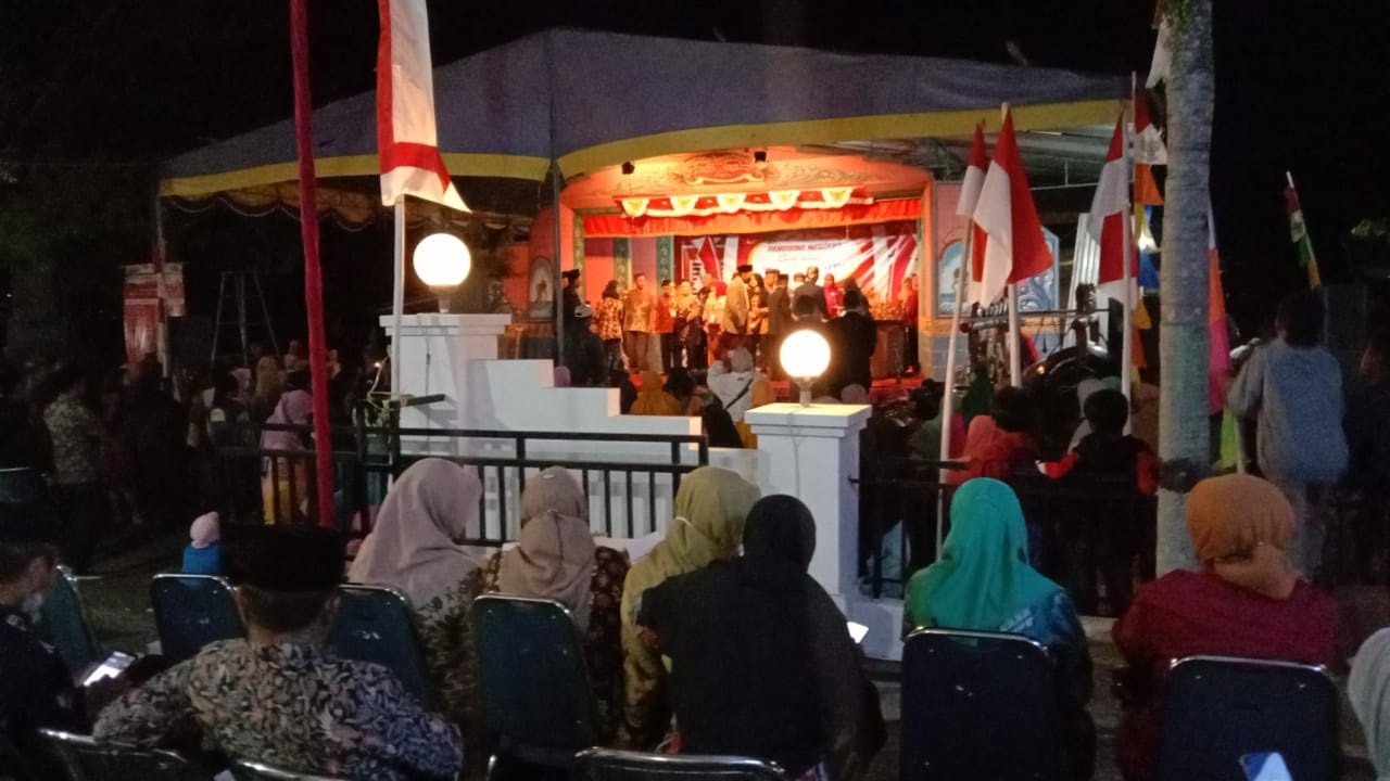 MALAM PENTAS SENI HUT RI 77 KECAMATAN NGOMBOL