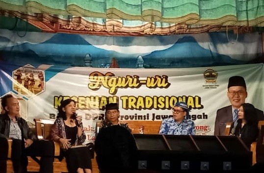 NGURI NGURI KESENIAN TRADISIONAL DI DESA RASUKAN