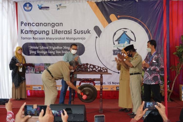 PENCANGAN KAMPUNG LITERASI DESA SUSUK